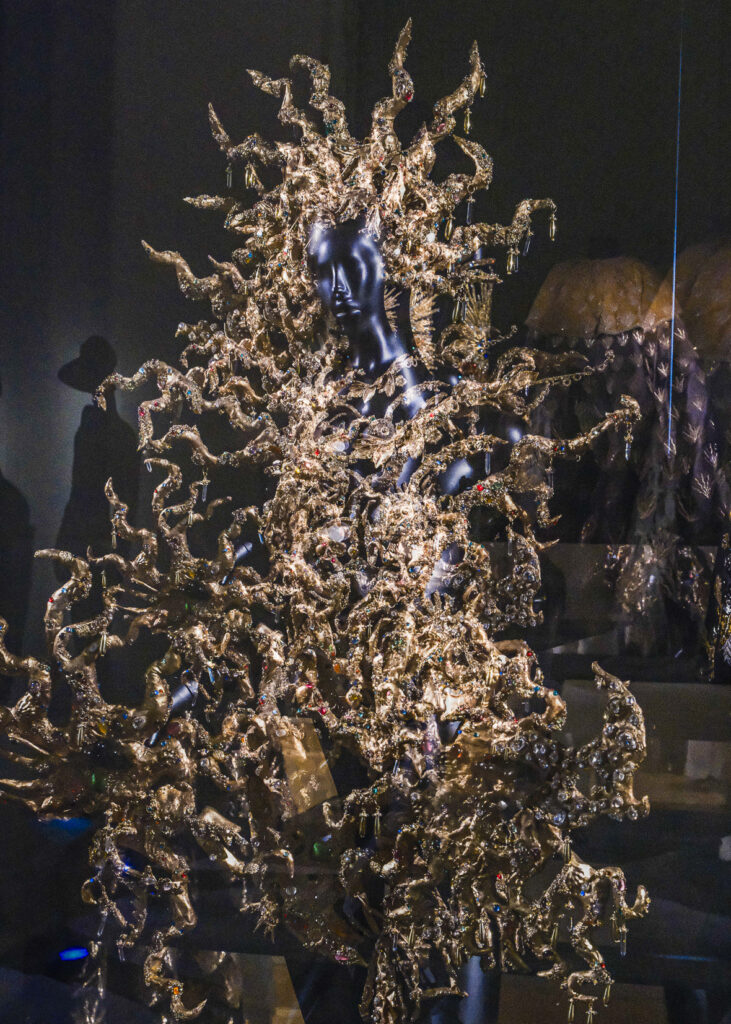 Schiaparelli haute couture mannequin